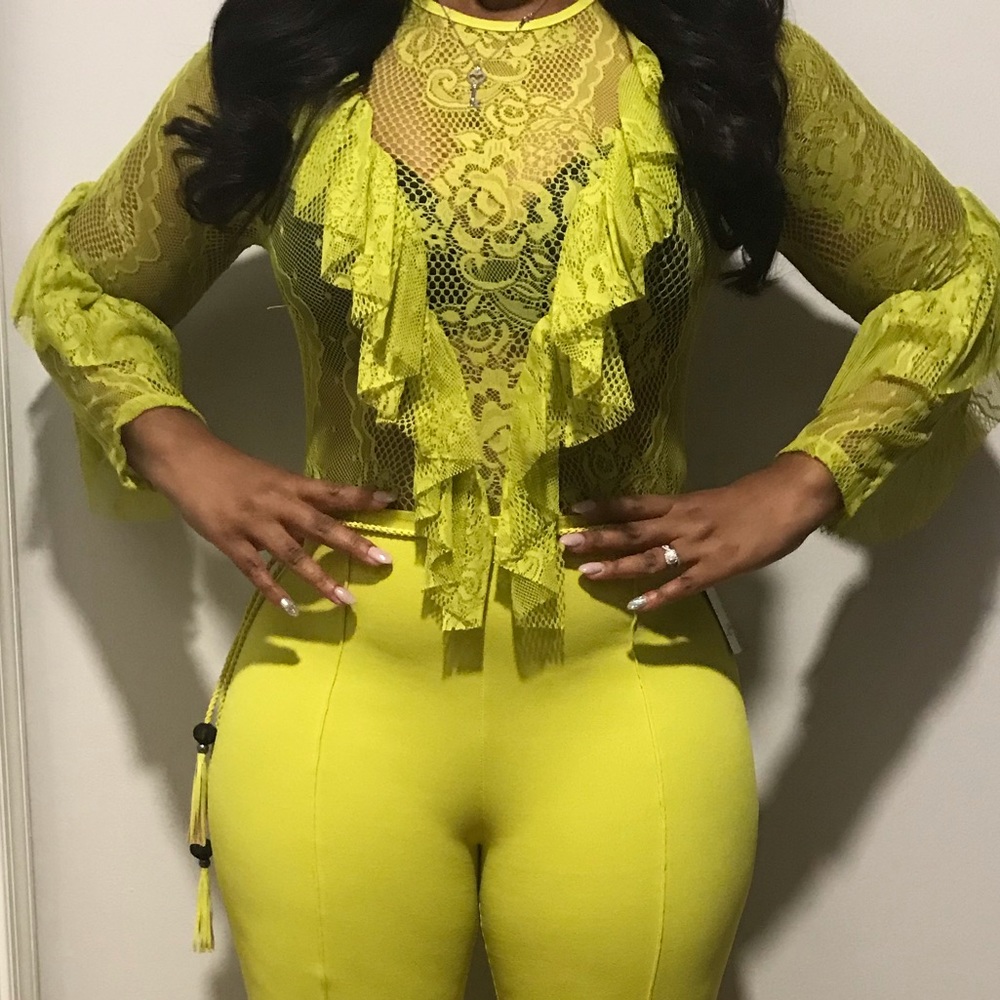💚Party Green Lace Jumpsuit with tassel belt. 💚🎊